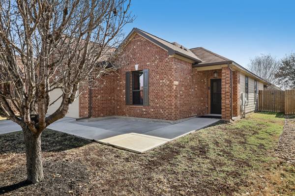 8613 Ipswich Bay Dr, Austin, TX 78747-2742