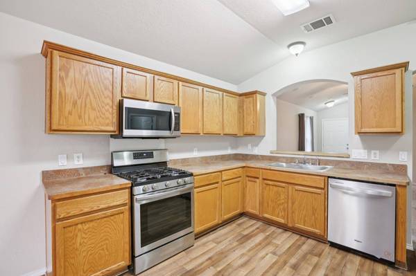 1106 Henderson DR, Leander, TX 78641