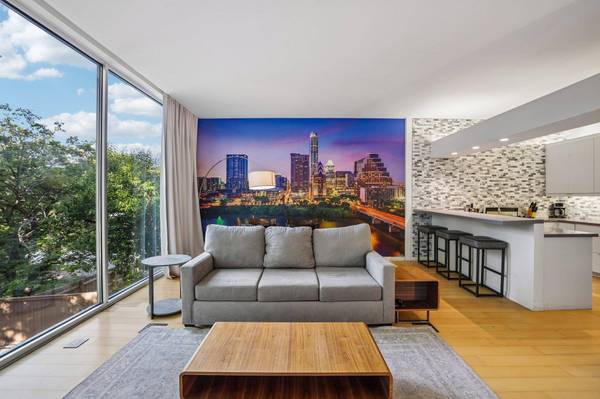 208 Lessin LN, Austin, TX 78704