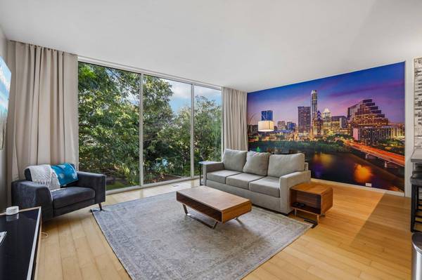 208 Lessin LN, Austin, TX 78704