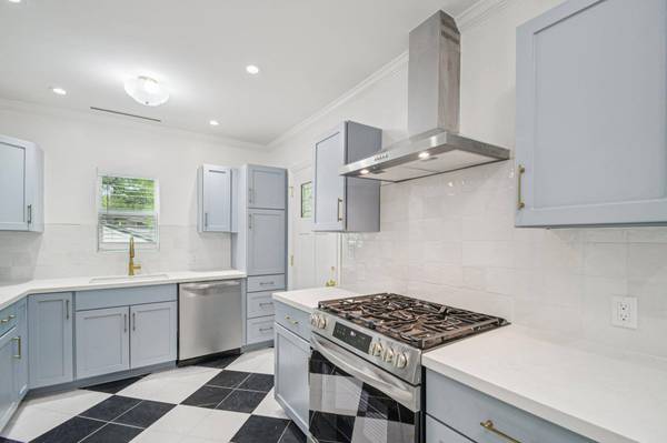 1205 Alta Vista Ave #B, Austin, TX 78704