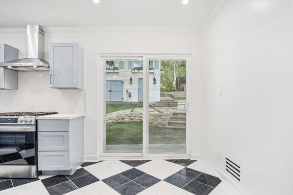 1205 Alta Vista Ave #A, Austin, TX 78704