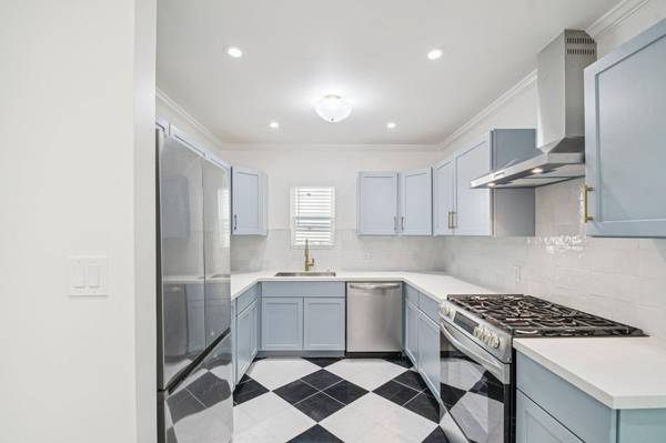 1205 Alta Vista Ave #A, Austin, TX 78704