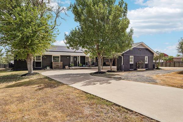 140 Family CIR, Hutto, TX 78634