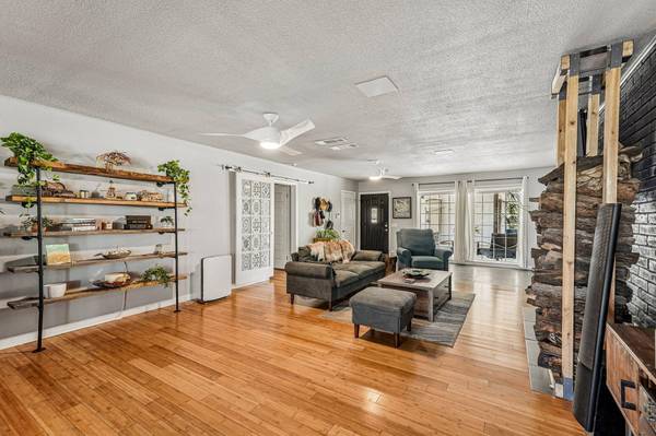 140 Family CIR, Hutto, TX 78634