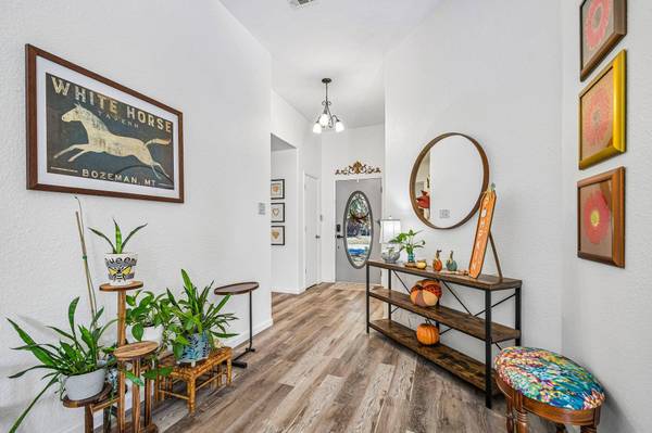 812 Ruby CT, Jarrell, TX 76537