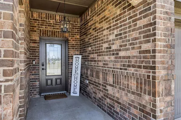 1813 Golden Gate Drive, Crowley, TX 76036