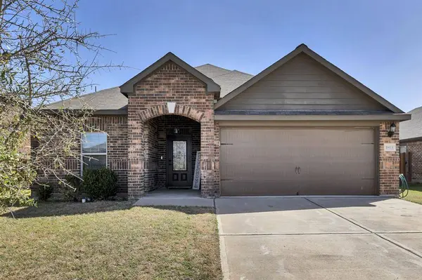 1813 Golden Gate Drive, Crowley, TX 76036