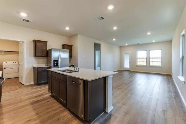 4930 Pelican Way, Crandall, TX 75114