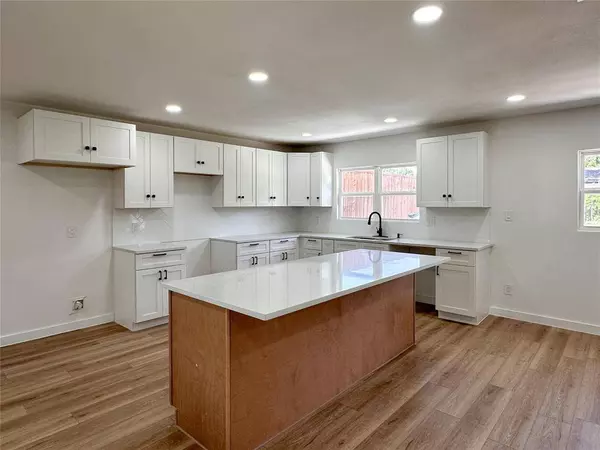 809 longbeach Drive, Garland, TX 75043