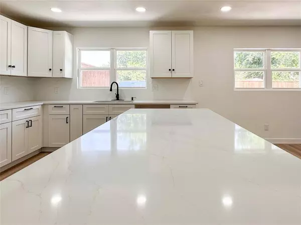 809 longbeach Drive, Garland, TX 75043