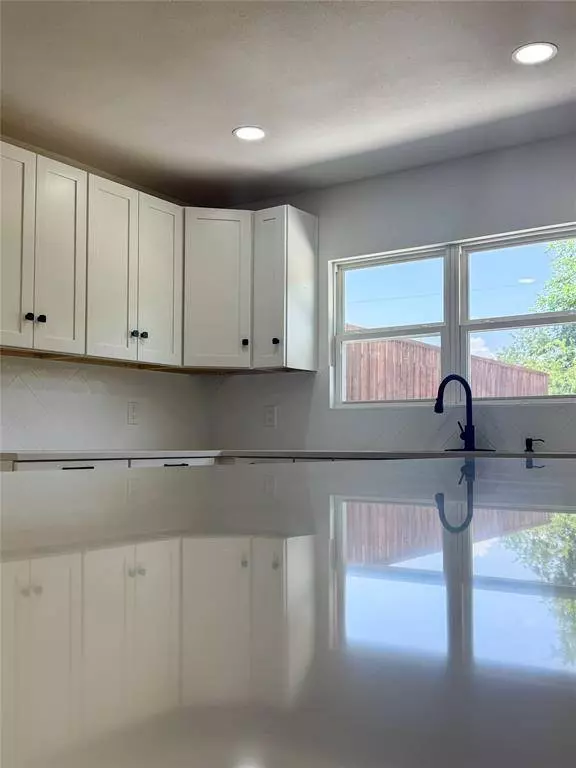 809 longbeach Drive, Garland, TX 75043