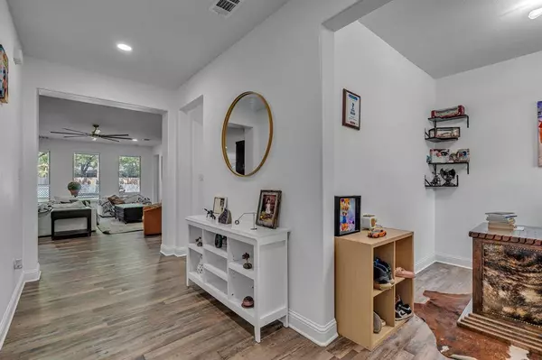 834 Short Street, Grand Prairie, TX 75051