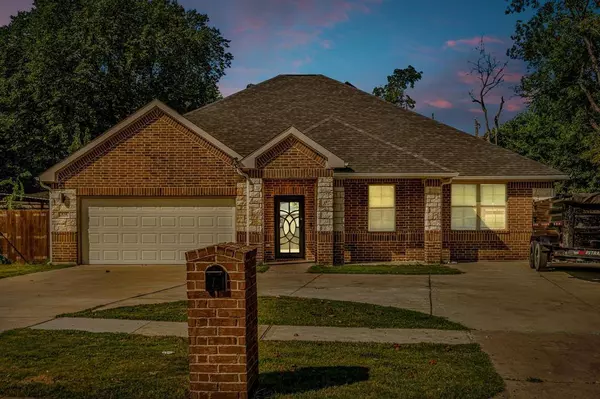 834 Short Street, Grand Prairie, TX 75051