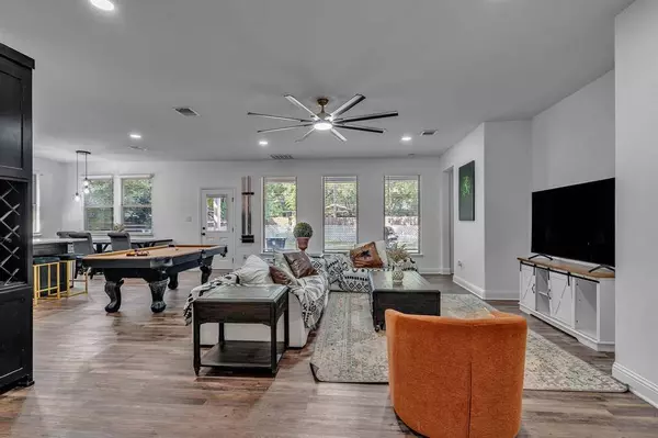 834 Short Street, Grand Prairie, TX 75051