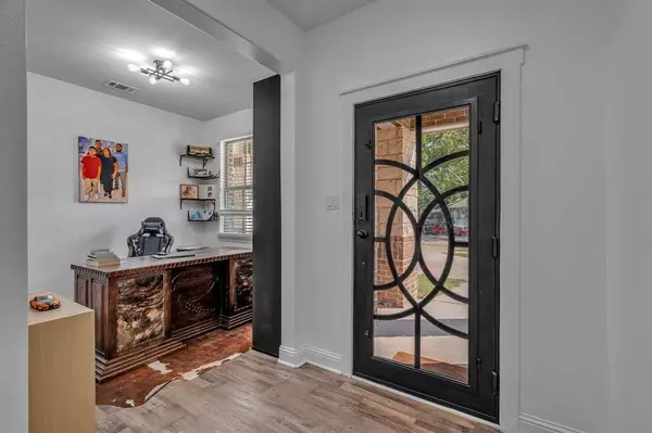 834 Short Street, Grand Prairie, TX 75051