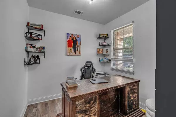 834 Short Street, Grand Prairie, TX 75051