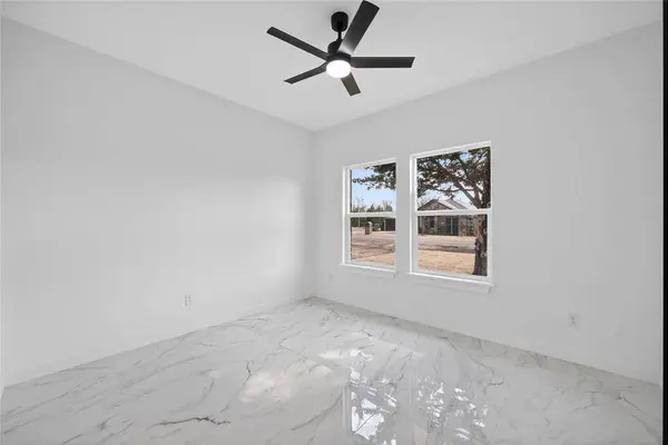 120 E Woodell Drive, Glenn Heights, TX 75154