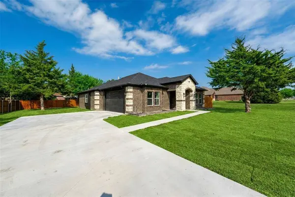 120 E Woodell Drive, Glenn Heights, TX 75154