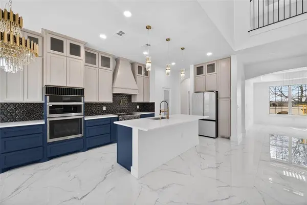 1530 S Houston School Road, Lancaster, TX 75146