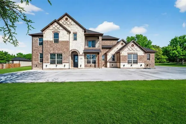 1530 S Houston School Road, Lancaster, TX 75146