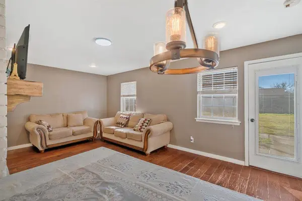 2320 Meadow Lark, Irving, TX 75060