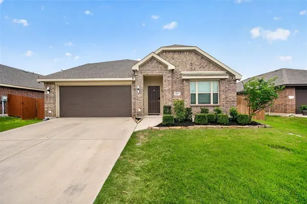809 Cloverwood Drive, Fort Worth, TX 76036