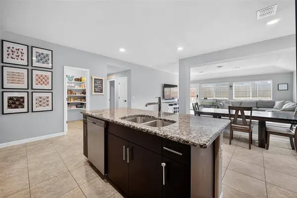 809 Cloverwood Drive, Fort Worth, TX 76036