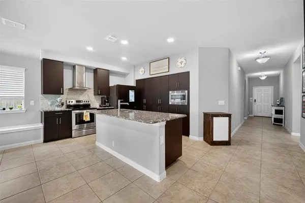809 Cloverwood Drive, Fort Worth, TX 76036