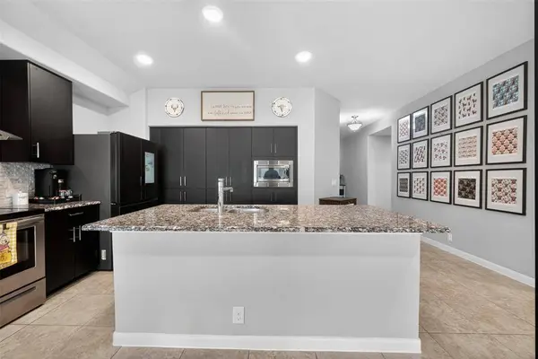 809 Cloverwood Drive, Fort Worth, TX 76036