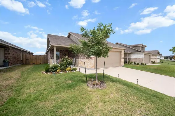 1438 Dovekie Drive, Forney, TX 75126