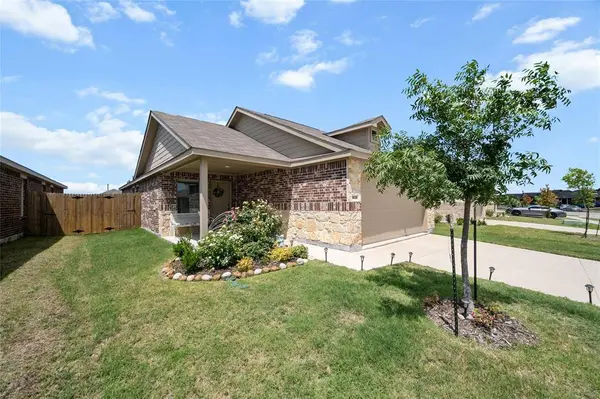 1438 Dovekie Drive, Forney, TX 75126