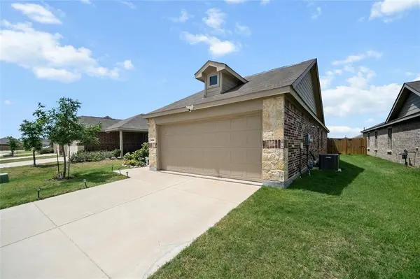 1438 Dovekie Drive, Forney, TX 75126