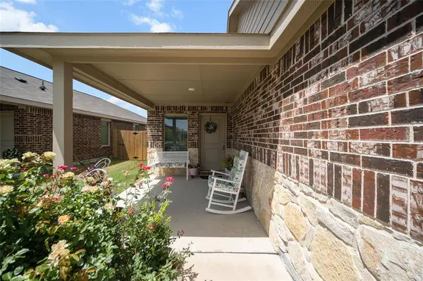 1438 Dovekie Drive, Forney, TX 75126