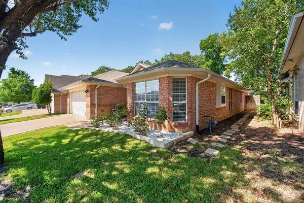 4413 Slick Rock Chase, Fort Worth, TX 76040