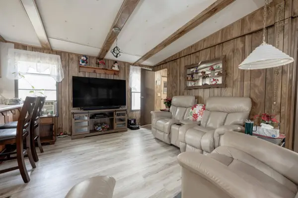 248 Bunny LN, Freeport, FL 32439