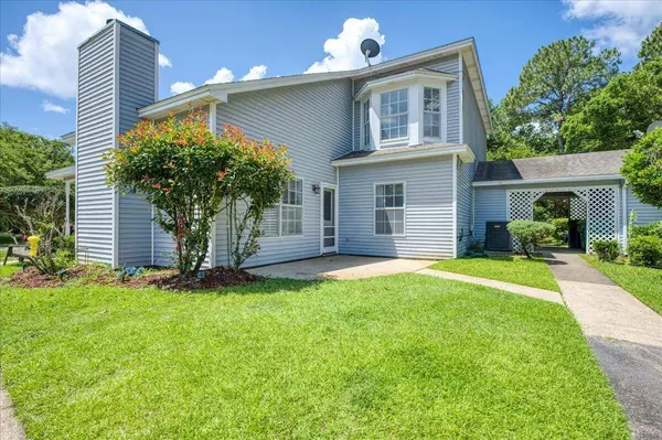 626 Emerald LN, Fort Walton Beach, FL 32547