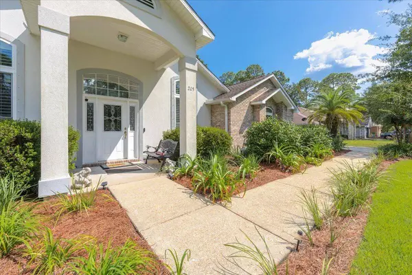 205 Yacht Club DR, Niceville, FL 32578