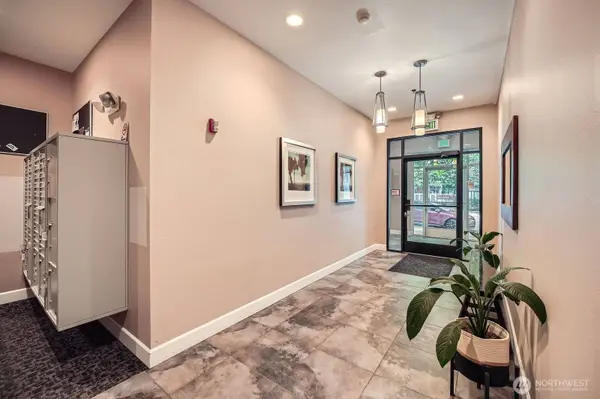 621 5th AVE N #306, Seattle, WA 98109