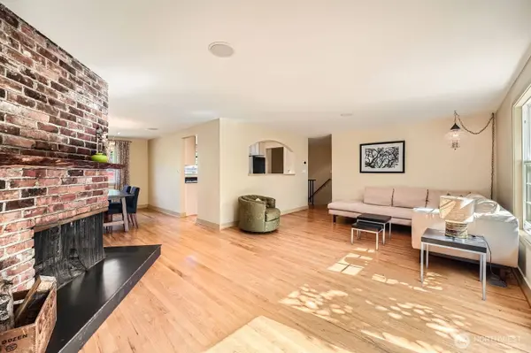 11251 28th AVE SW, Seattle, WA 98146