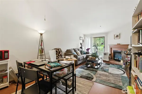 25131 98th PL S #E302, Kent, WA 98030