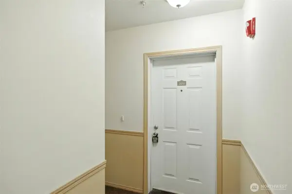 11424 1st AVE S ##204, Seattle, WA 98168