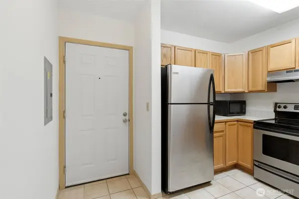 11424 1st AVE S ##204, Seattle, WA 98168