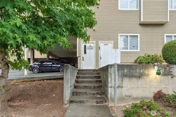 11424 1st AVE S ##204, Seattle, WA 98168