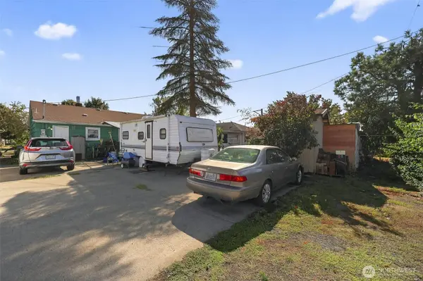 1717 10th AVE, Longview, WA 98632