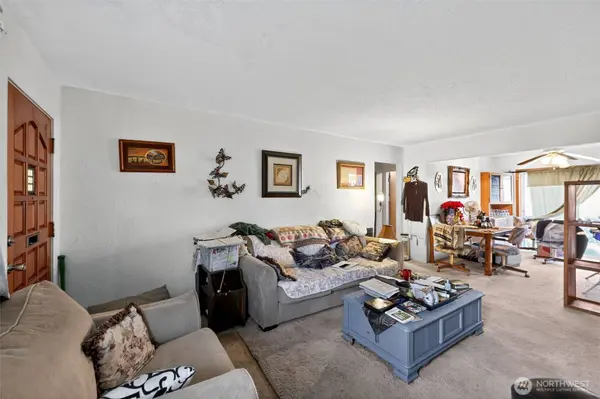 1717 10th AVE, Longview, WA 98632