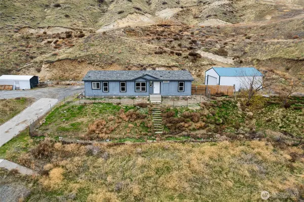 3570 Pinnacle PL, Wenatchee, WA 98801