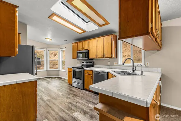 3570 Pinnacle PL, Wenatchee, WA 98801