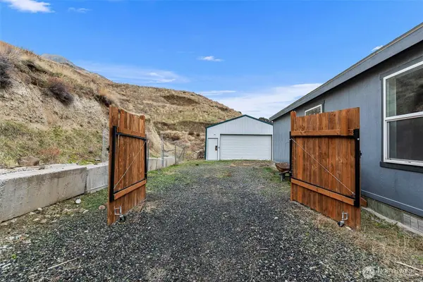 3570 Pinnacle PL, Wenatchee, WA 98801