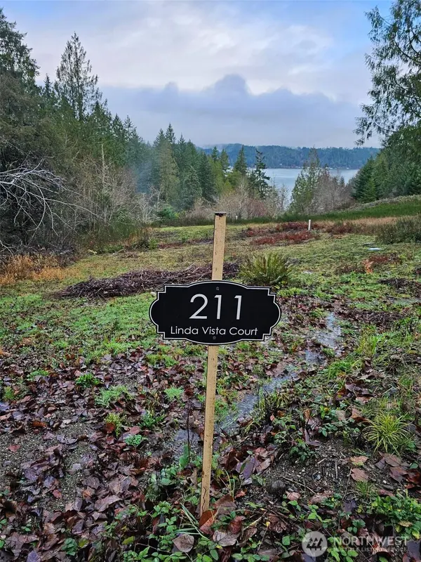 211 E Linda Vista CT, Union, WA 98592